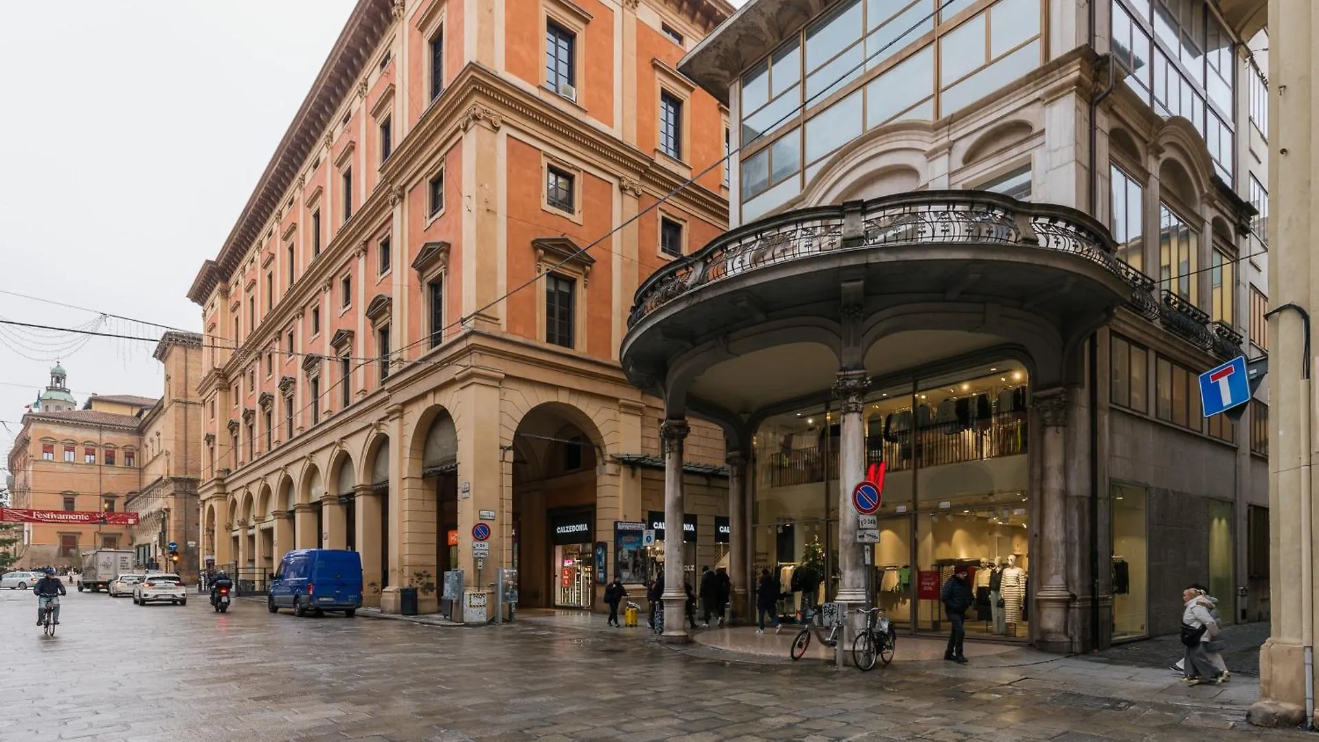 A Due Passi Da Piazza Maggiore 4 contacts